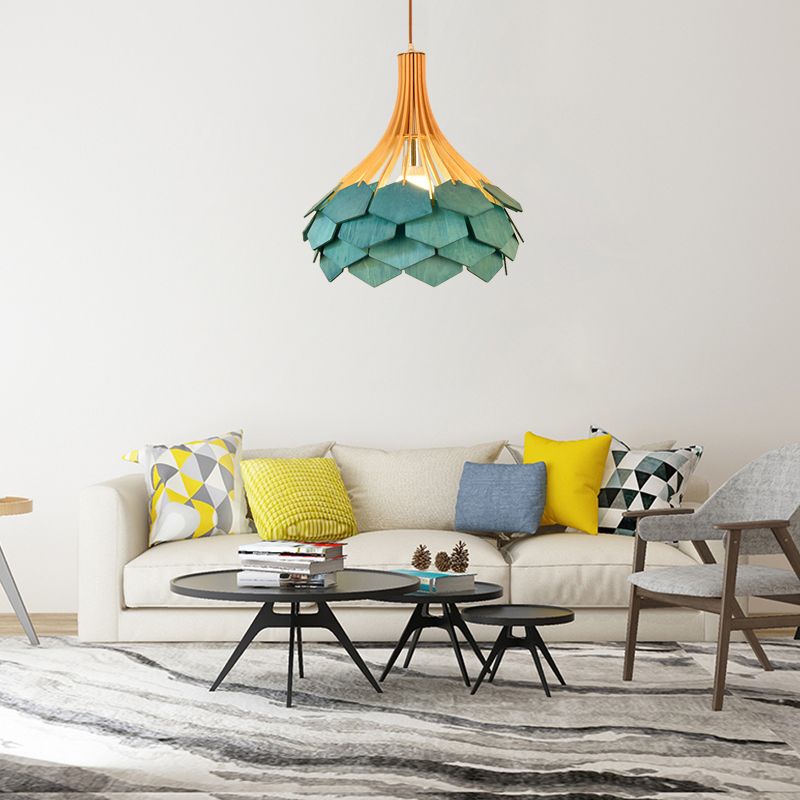 Pin Cône Hanging Lightture Modern Style Wood 1 Bulbe Red / Blue Pendant lampe pour salle à manger