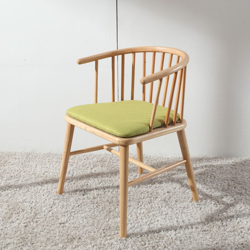 Restaurant contemporain dinant la chaise de salle à manger arrière en bois de chaise de bras