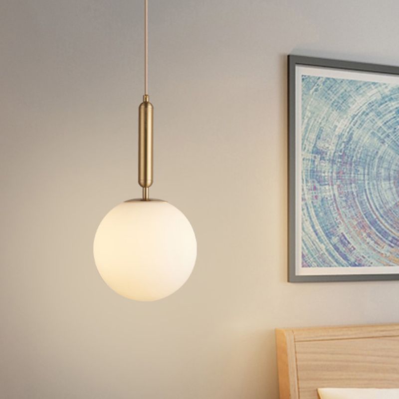 Semplicità moderna a soffitto rotondo a sospensione in vetro di latte appeso per soggiorno