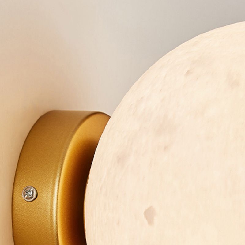Nordic Style Iron Wall Light Ball Shape Wall Lamp for Children's Room (Included Doll)