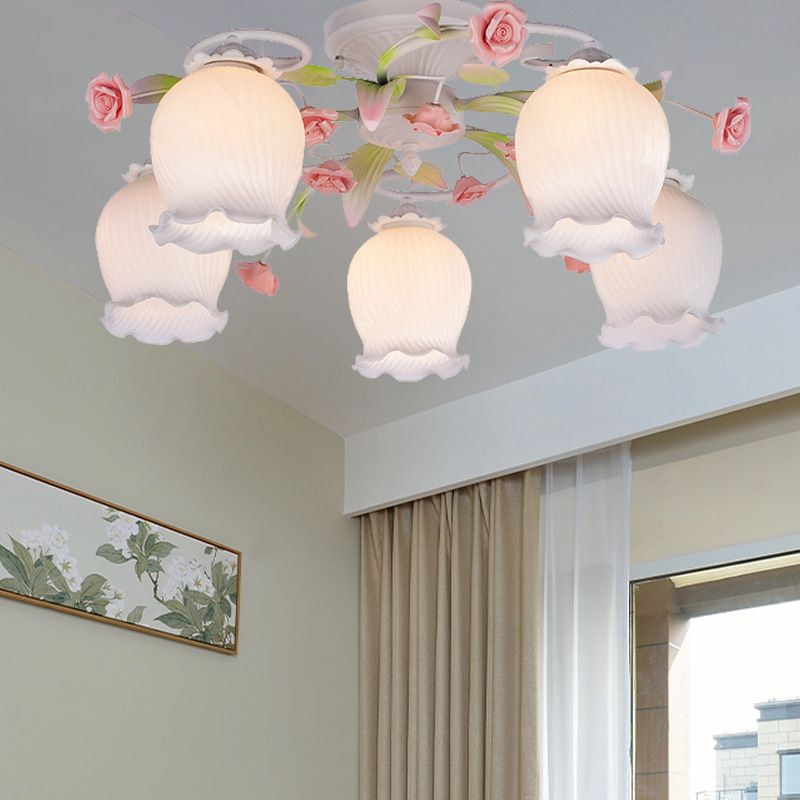 Metal White Techo Accesorio Charlete 5 Bombullitos Flor Pastoral Semi Flush Light para dormitorio