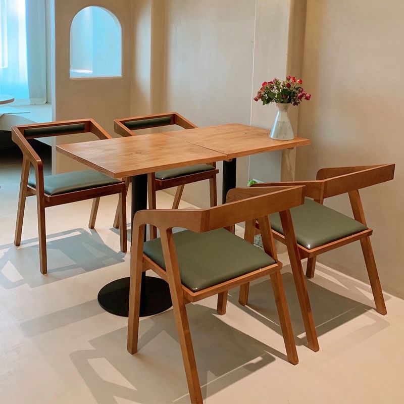 Round Casual Dining Table Wood Color Fixed Table of Pinewood Solid Wood