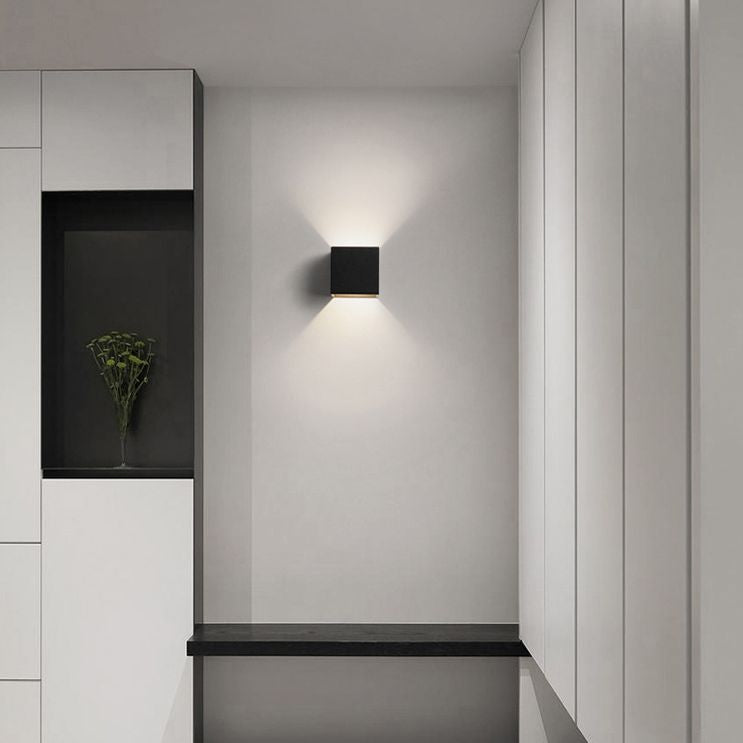 Stile moderno minimalista quadrato su e giù per le luci da parete in metallo a parete a LED