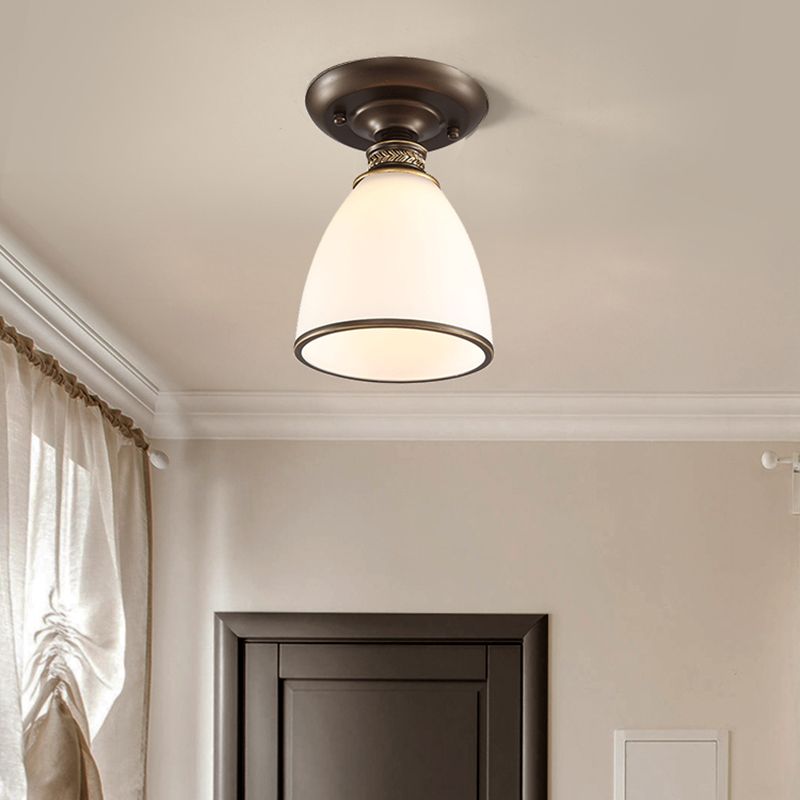 Lámpara de techo de sombreado negro pasillo de vidrio simplista cerca de la lámpara de techo