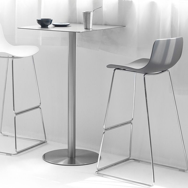 Barhocker im Industriestil mit Schlittenbeinen, PP-Schalensitz für die Küchenbar