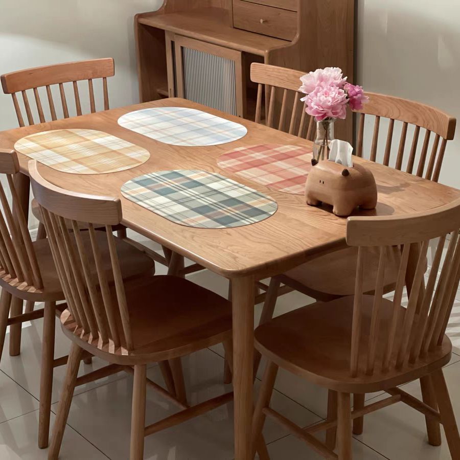Moderne eiken houten tafel in de natuur rechthoekige eettafel met houten basis en 4 poten