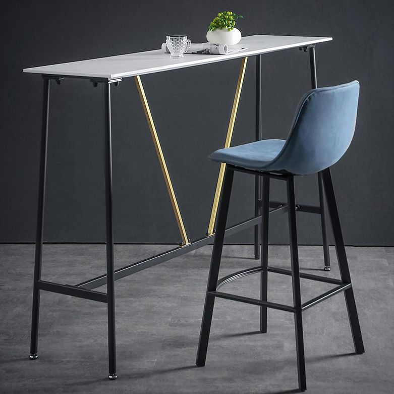 Barhocker im Industriestil mit Eisenbeinen, Thekenhocker für die Restaurantbar