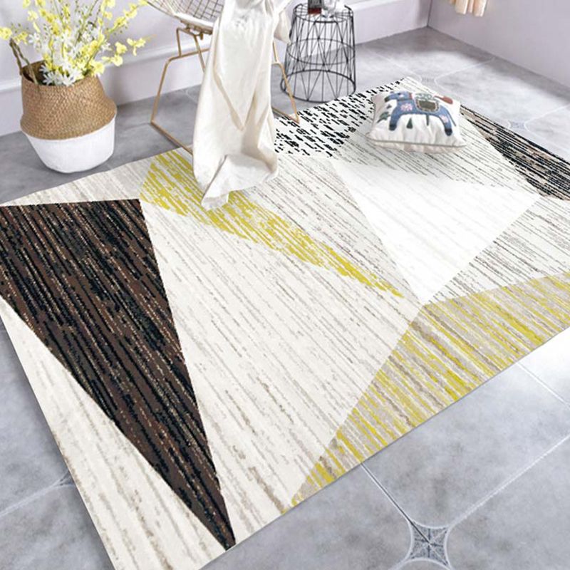 Brown Modern Teppich Polyester Dreieck Teppich Waschbar Teppich für Wohnzimmer