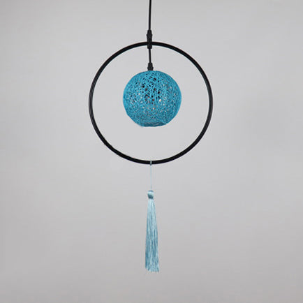 Asian Style Ball Anhänger Lampe gewebt Rattan 1 Glühbirne hängende Licht in Beige/Blau/rot mit Quasten
