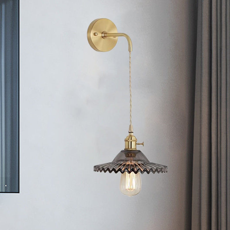 Luz de latón de vidrio con textura ahumada Luz de lámpara de pared industrial de 1 luz para dormitorio para dormitorio