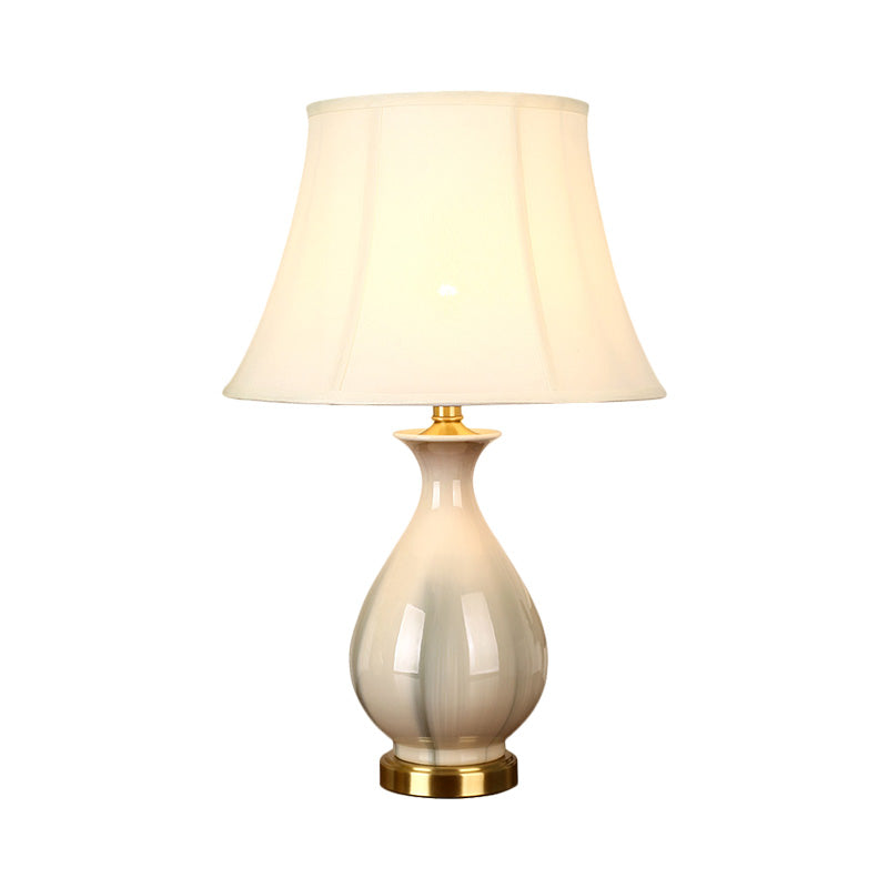 CONIC DESICT BURANT LETTRAPE Fabric de style antiquité 1 lampe de table de chambre à coucher avec base en porcelaine en vase