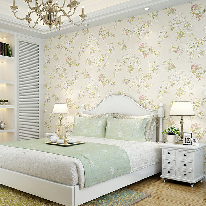 Blooming Flower Wallpaper Rural Semi-Gloss Wall Covering in Pastel Color for Bedroom