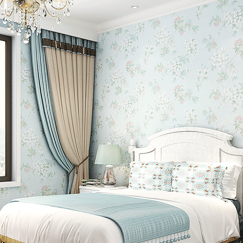 Blooming Flower Wallpaper Rural Semi-Gloss Wall Covering in Pastel Color for Bedroom