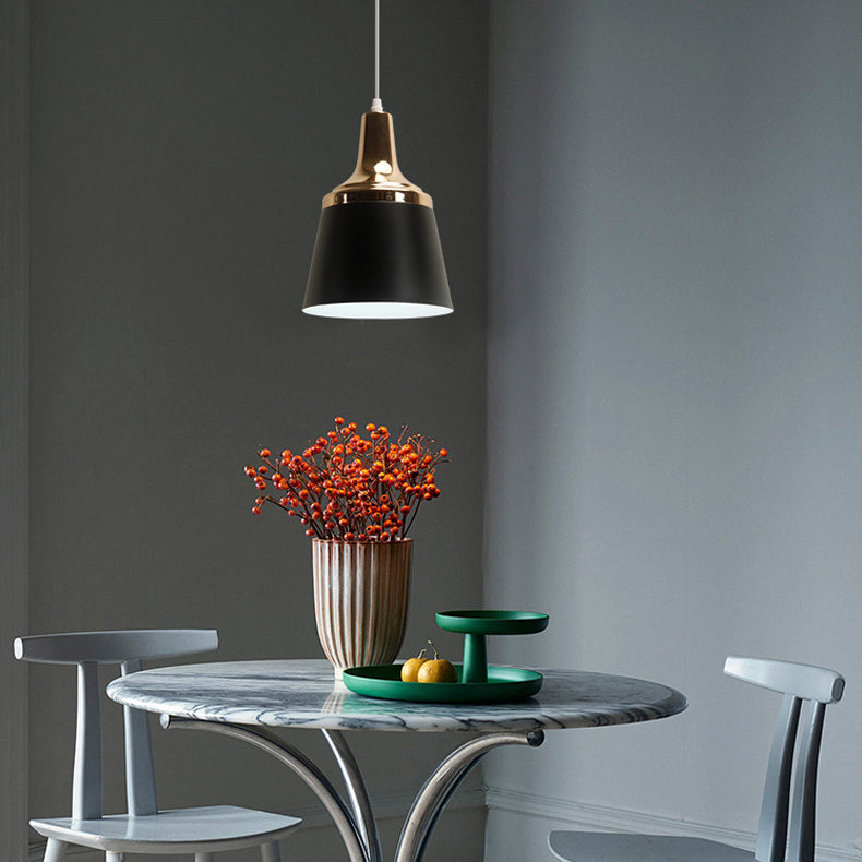 Prôlement de l'ombre coolie coolie en aluminium une bulbe de style nordique Lumière pour le salon