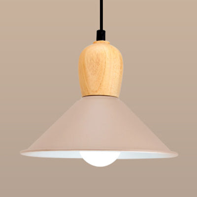 Metallkegelanhänger Licht mit Holzbirnenbasi
