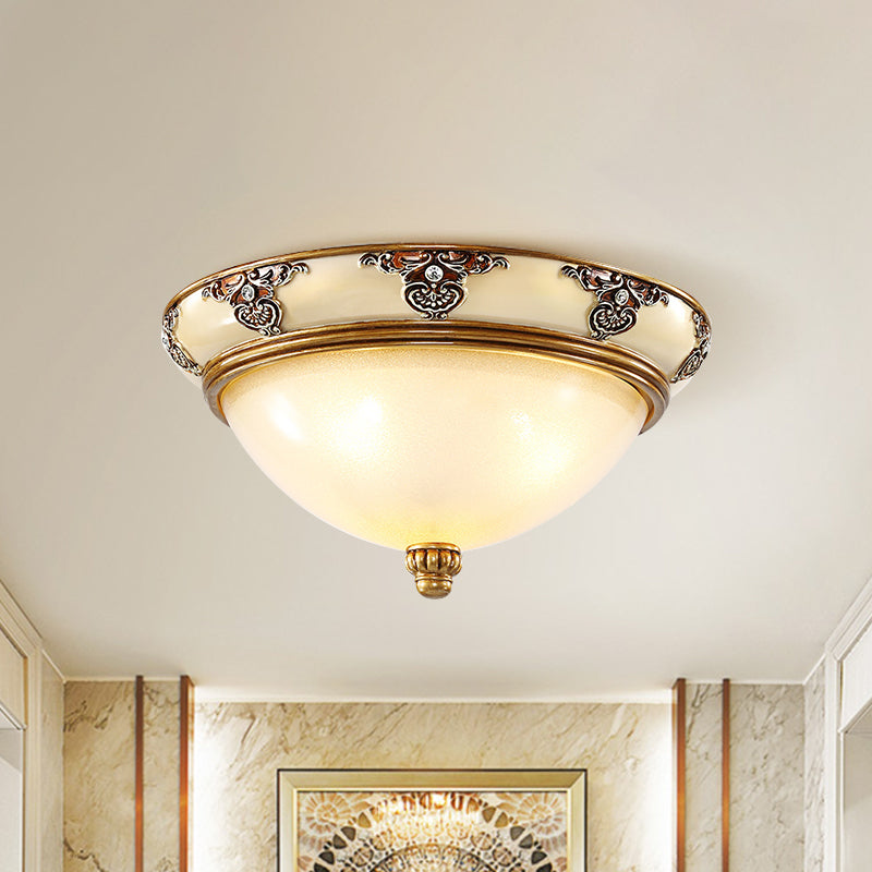 Classic Dome Shade Flush Monte Opal Glass 3 Bulbi 15 "/19" Larghezza Flush Soffsh Light Fixture in Gold