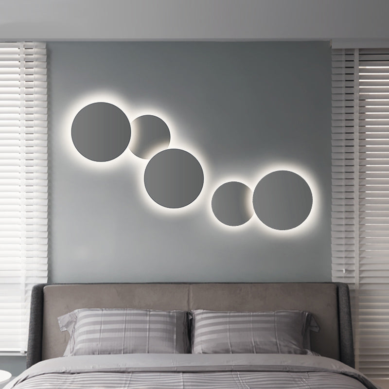 Lámpara de pared de metal de metal en forma de minimalismo iluminación de pared LED integrada de luz cálida/blanca en gris/blanco, 47.5 "/52" de ancho