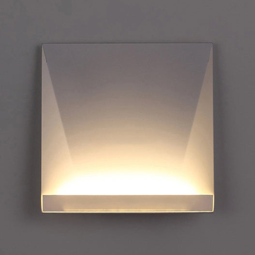 Geometric Metal Wall Lamp Simplistic Style LED White Wall Light Sconce in Warm/White Lighting for Bedroom
