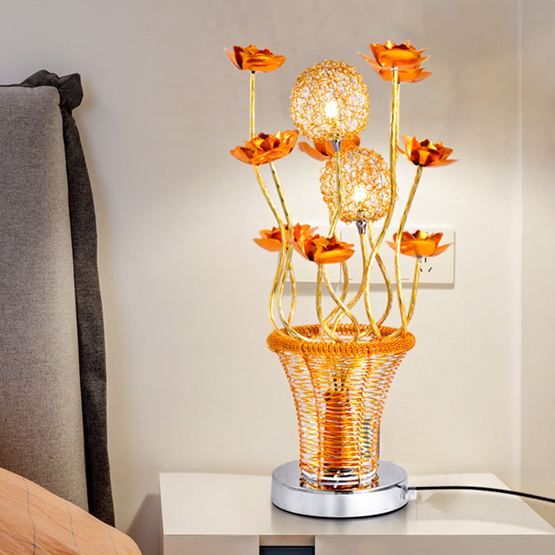 Basket-like aluminium Desk Art Art Decor LED Vine Vine Vine Night Table Lampe avec fleur et décoration orbe en or / argent