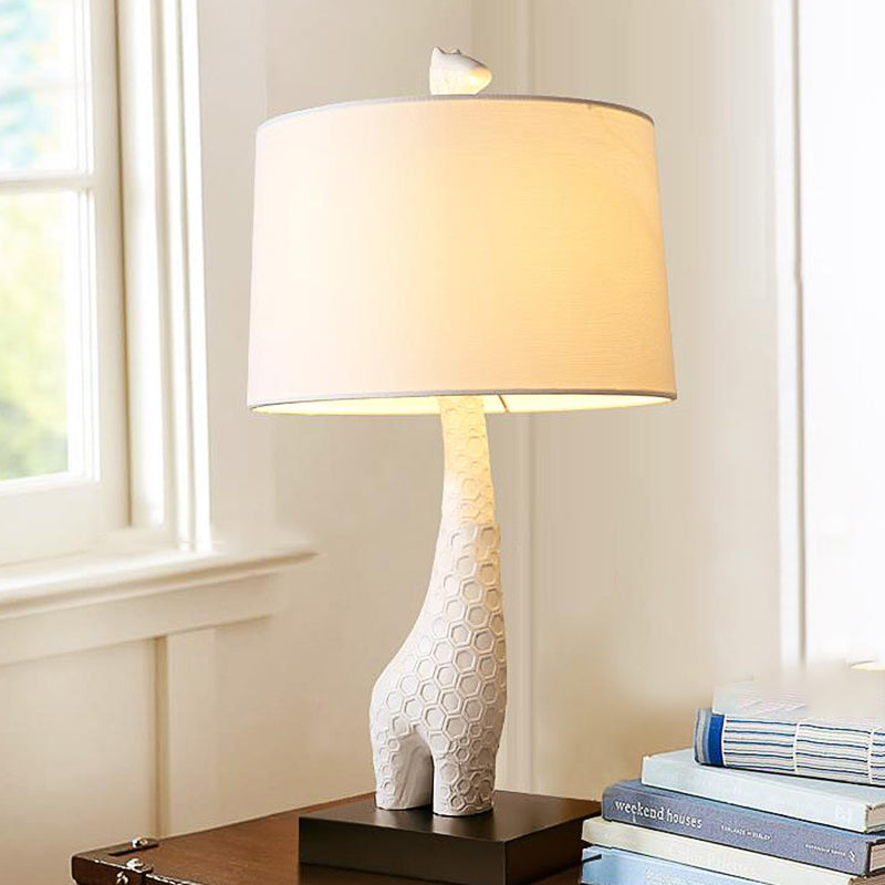 Weiße Single Drum Study Lampen Modernismus Stoff Lesen Lesen mit Giraffe -Basis für Schlafzimmer