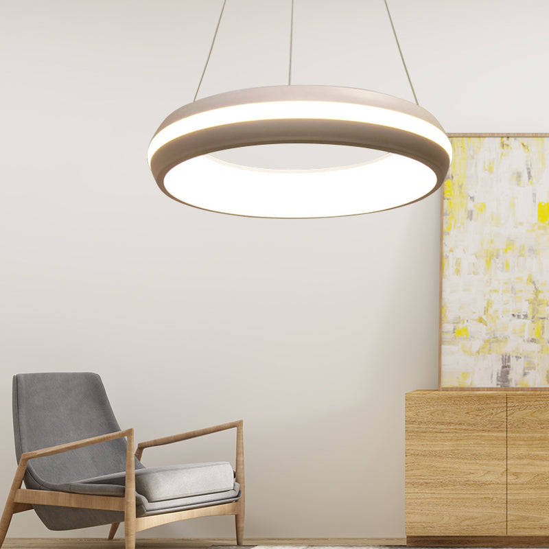 Donut Metal Metal Modernista LED White/Grey Hanging Lighture en tercera marcha, 19 "/25" de ancho