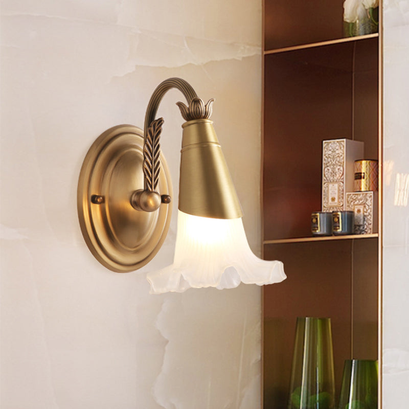 Goldkegel Waschtischbeleuchtung traditionelles weißes Glas 1/2/3-Kopf-Badezimmerwandlampe mit Salatverkleidung