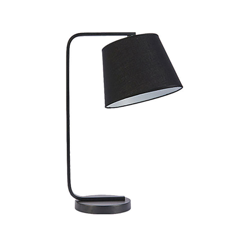 Stoff sich verjüngter Lesebuch hell zeitgenössische LED -Schreibtischlampe in Weiß/Schwarz mit Metallbasis