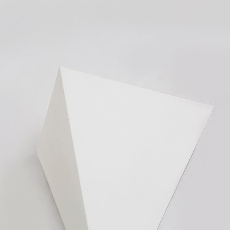 Luz de la pared de la pared del triángulo minimalista Lámpara de pared de la sala de estar LED metálico cálida/blanca en blanco
