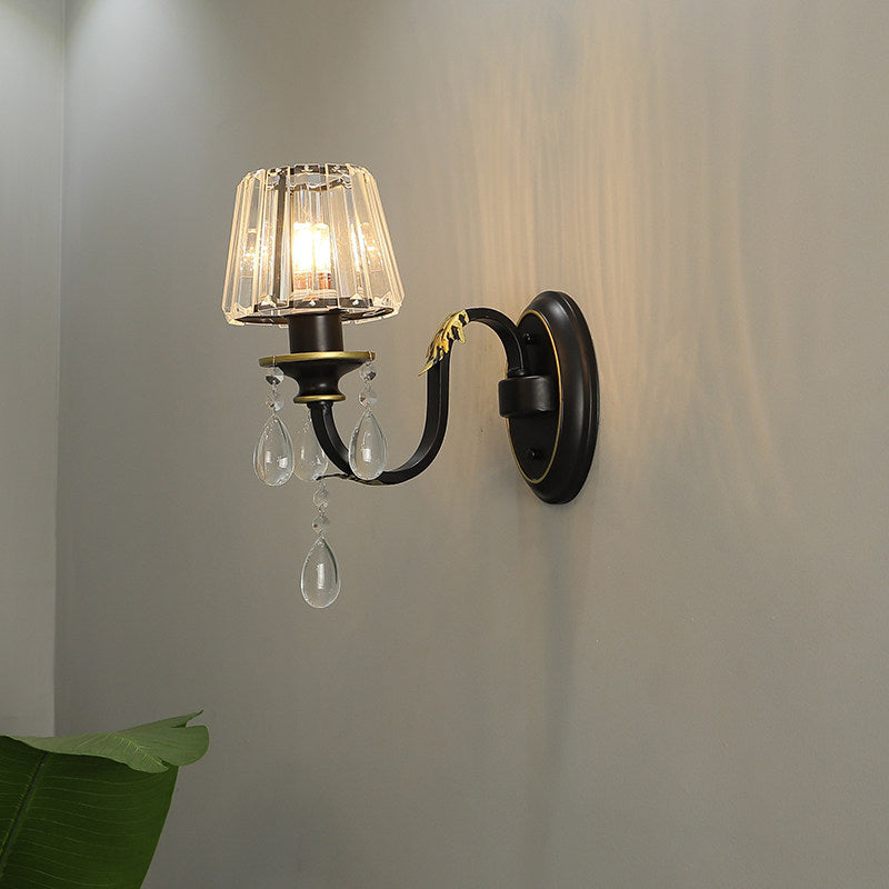 Lampada a parete contemporanea a 1/2-tappa con prismi di cristallo ombra lampada a parete conica nera