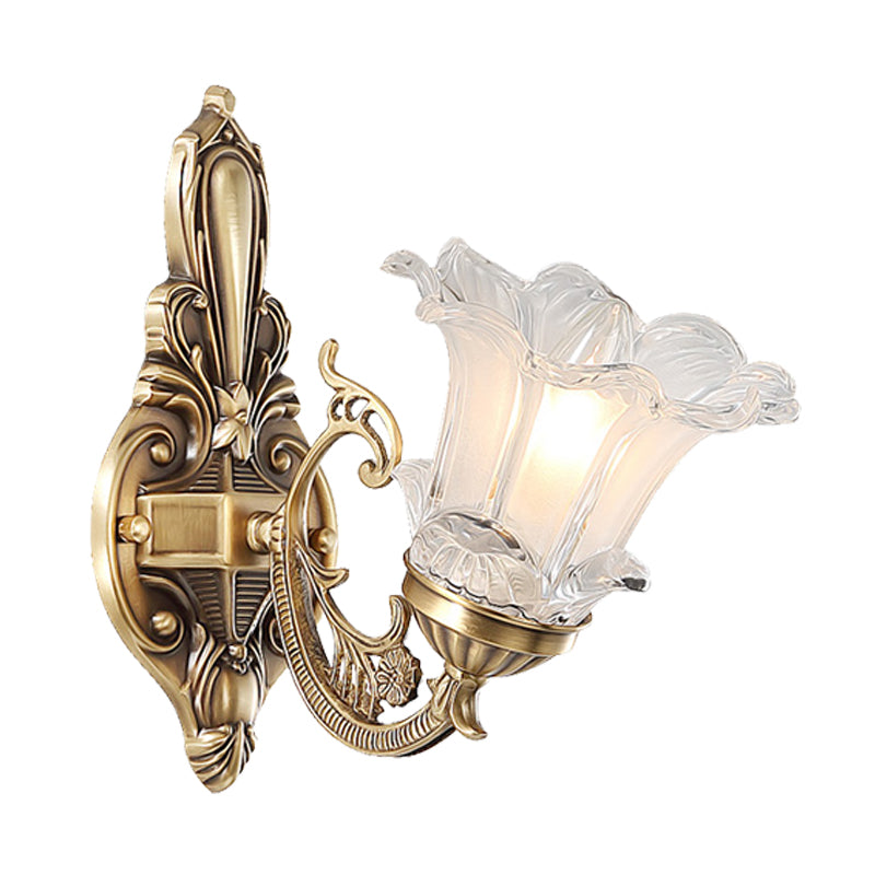 1/2-Kopf-Blumenwand-Lampe Vintage Messing klarer Flutglas gebogene Armwandleuchte für Wohnzimmer