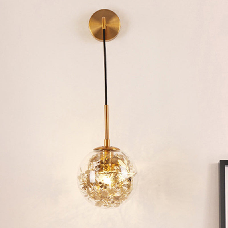 Duidelijke glazen orb -schaduw Wandlicht met bloem deco doek winkel 1 licht moderne hangende wandlamp in zilver/goud