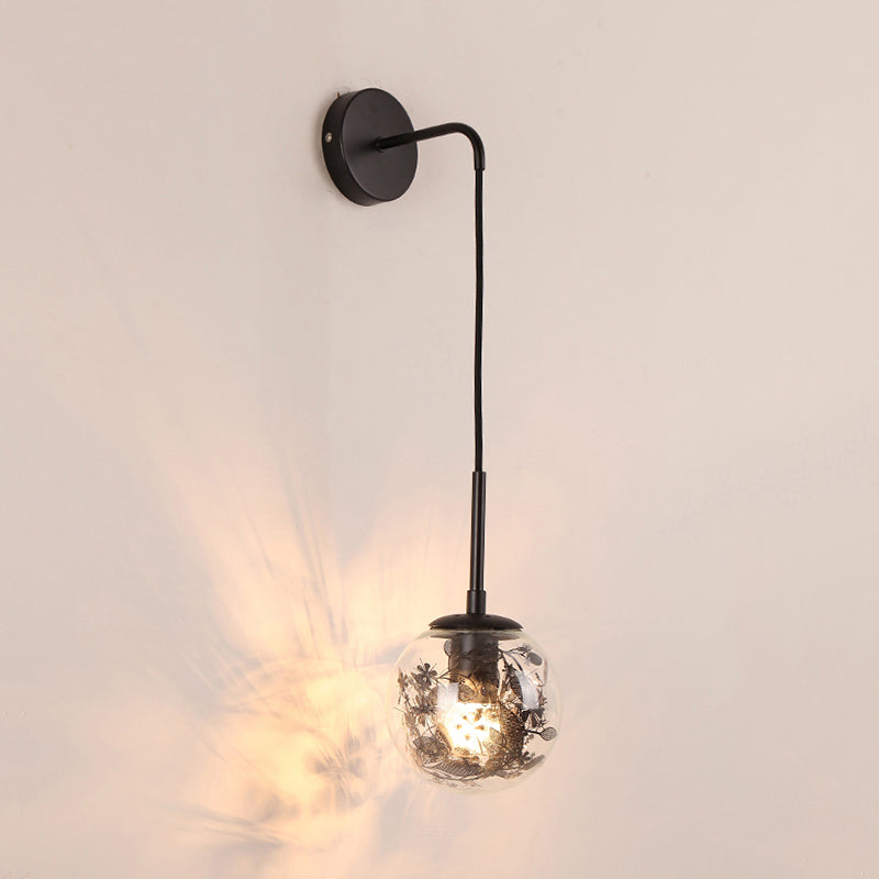 Duidelijke glazen orb -schaduw Wandlicht met bloem deco doek winkel 1 licht moderne hangende wandlamp in zilver/goud