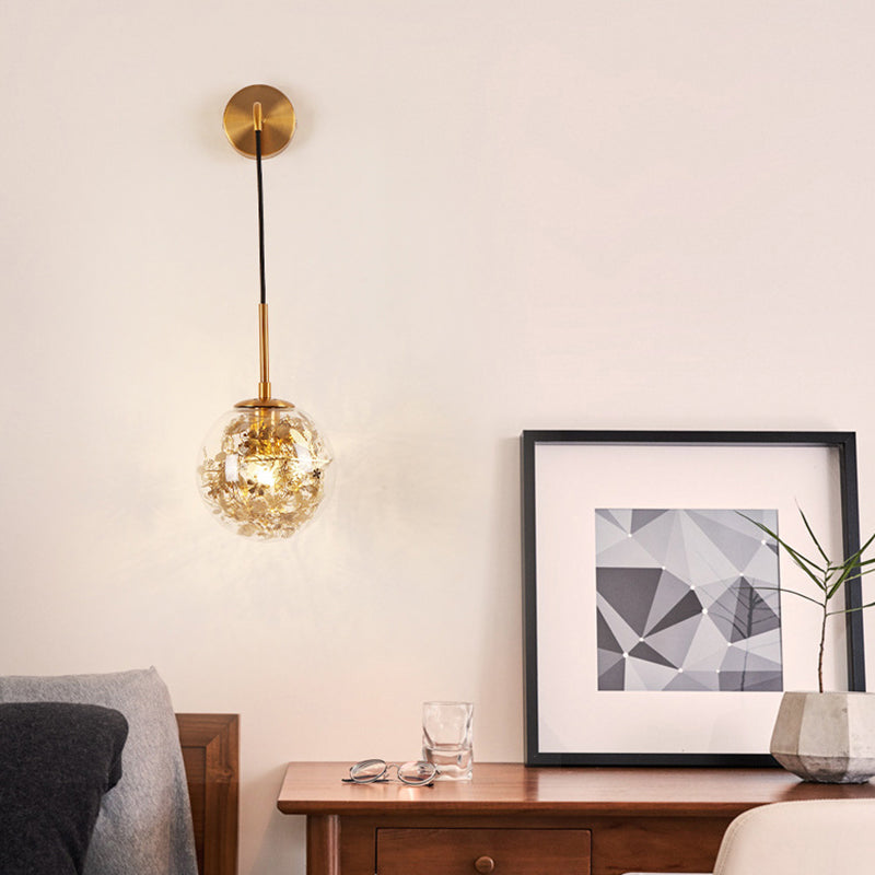 Duidelijke glazen orb -schaduw Wandlicht met bloem deco doek winkel 1 licht moderne hangende wandlamp in zilver/goud