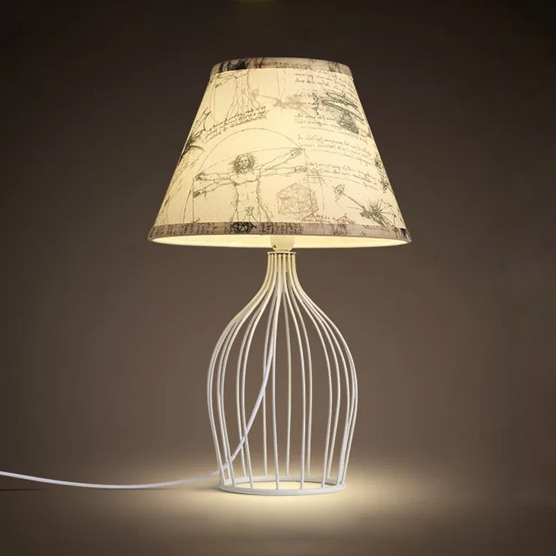 Table de nuit effilée blanche lumière tissu traditionnel 1 tête de salon lampe de bureau avec base de cage métallique