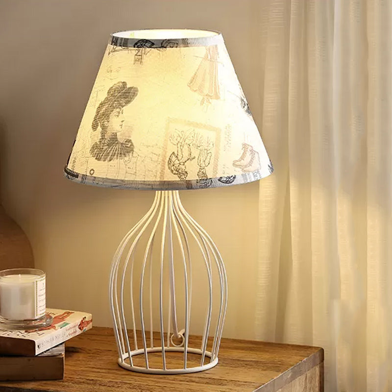 Table de nuit effilée blanche lumière tissu traditionnel 1 tête de salon lampe de bureau avec base de cage métallique