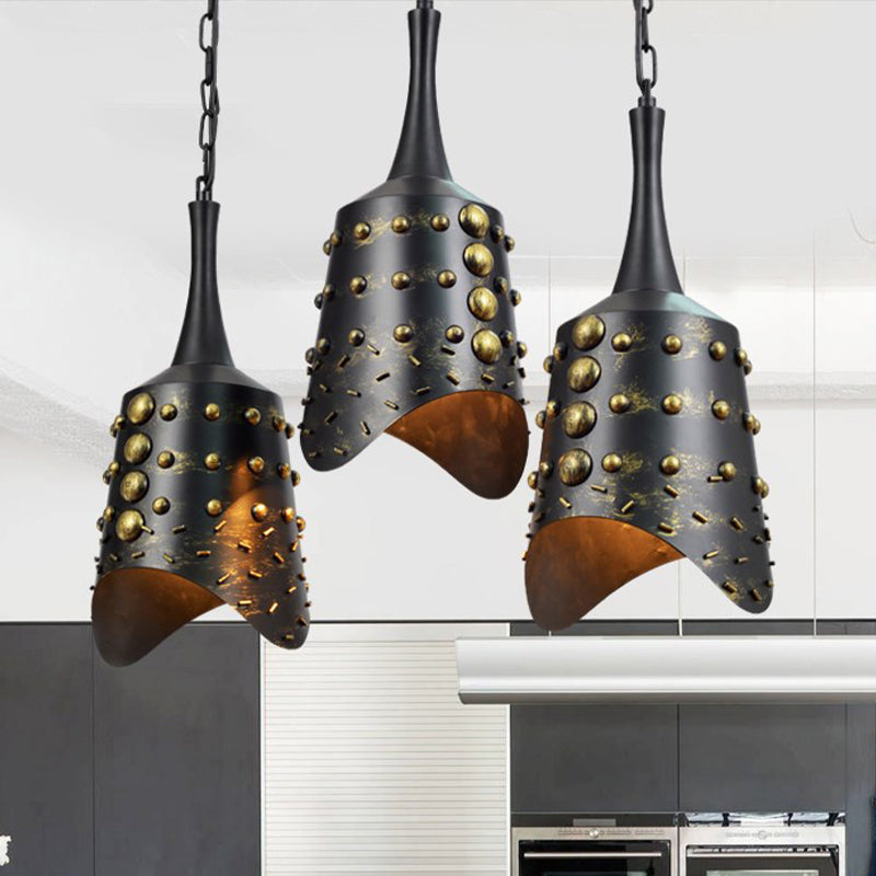 Kegel Keukencluster Pendant Factory Iron 3 koppen zwart hangend plafondlicht met ruche rand
