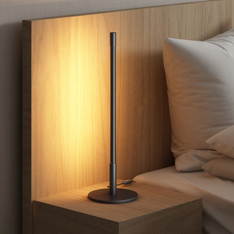 Luce notturna a LED plug-in Luce a LED Simple Creative comodino creativo lampada da tavolo in nero, calda/bianca