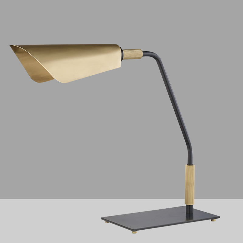 Roll Metal Study Light Colonialism 1 Bulbe Bedroom Night Table Lampe en or avec piédestal rectangle