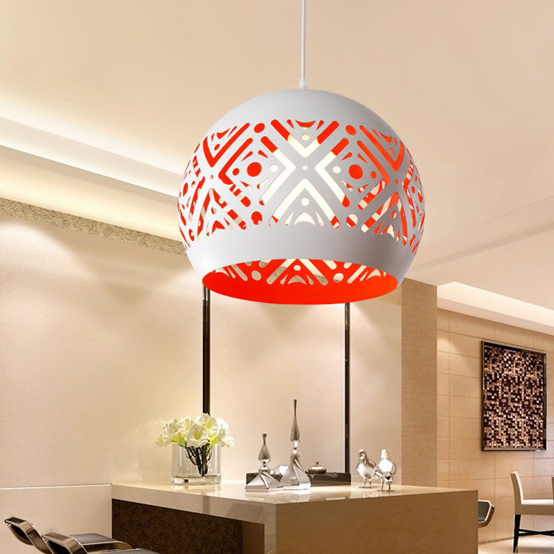 Uitgeholde koepelijzeren slinger lamp Modernistisch 1 lichte witte en rode binnenste hanger verlichtingsarmatuur
