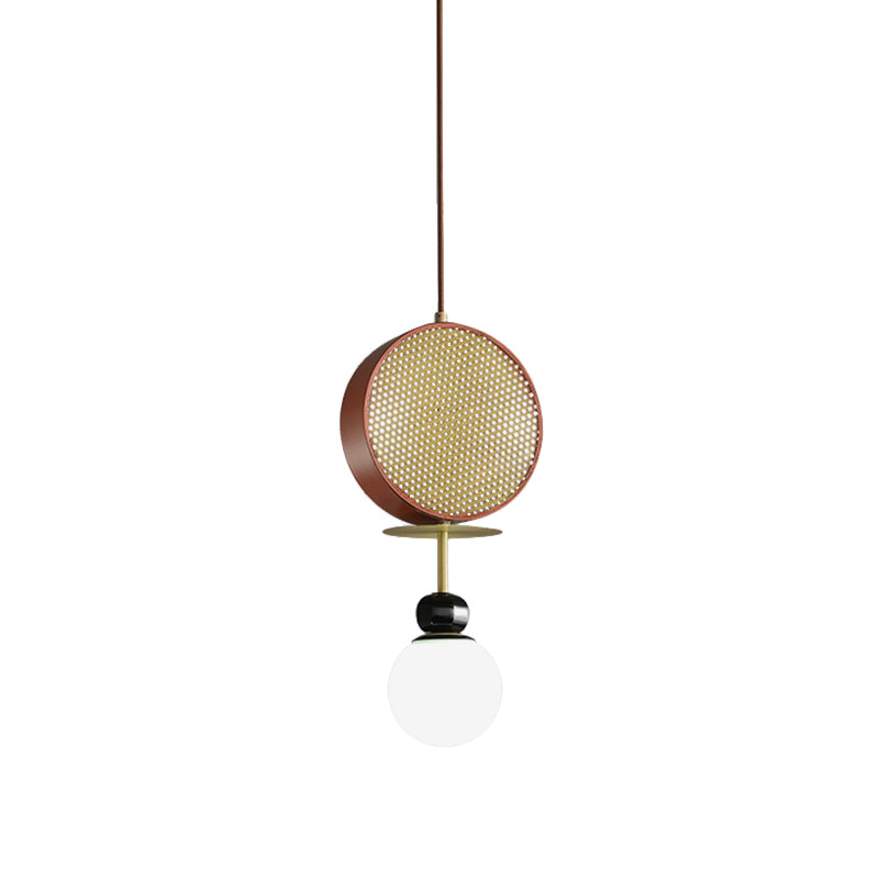 Red Gong Hanging Kronleuchter Vintage 3 Köpfe Eisenheizenlampe mit durchbohrtem Bildschirm und Bodenkugel weißer Glasschatten