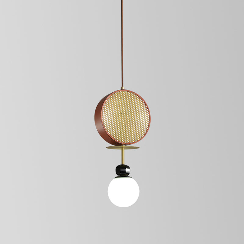 Red Gong Hanging Kronleuchter Vintage 3 Köpfe Eisenheizenlampe mit durchbohrtem Bildschirm und Bodenkugel weißer Glasschatten