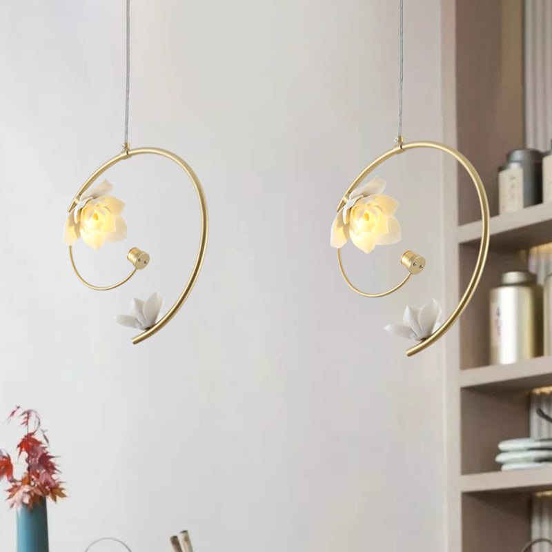 Lampada a sospensione in ceramica a sospensione moderna leggera a soffitto a sospensione bianca con gambo di scorrimento dorato