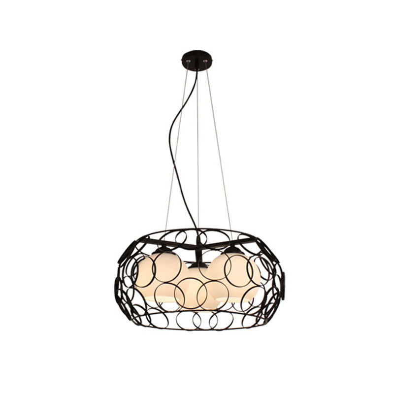 Retro sferisch hangende kroonluchter 3 bollen melkachtig glas naar beneden verlichting hanger in zwart met ronde kooi