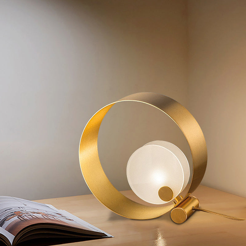 Anneau de nuit stand léger postmodernisme métallique 1 lampe de table de chambre à coucher en or avec une teinte givrée