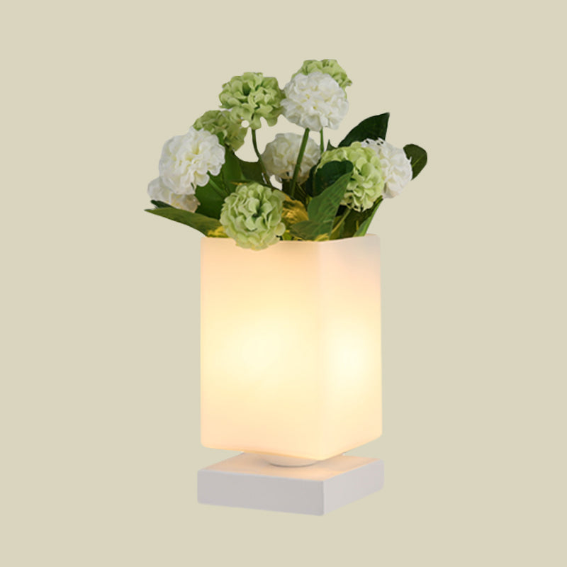 Art Deco Cono/rectángulo Lámpara de noche de vidrio blanco Iluminación de mesita de noche con decoración de flores para dormitorio