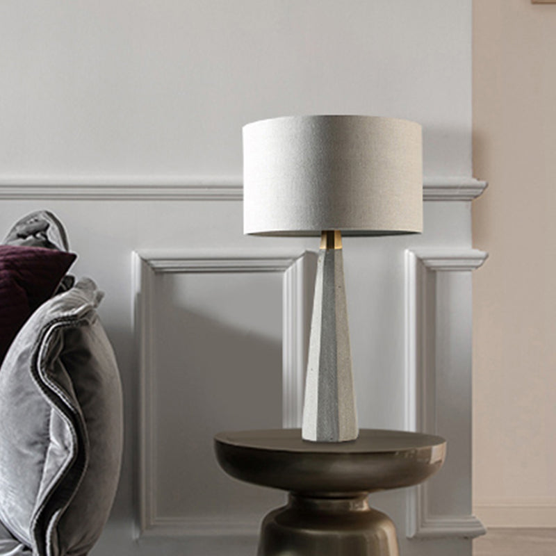 Lámpara de mesa alta tónica gris nórdica 1 iluminación nocturna de cemento con sombrero para la sala de estar