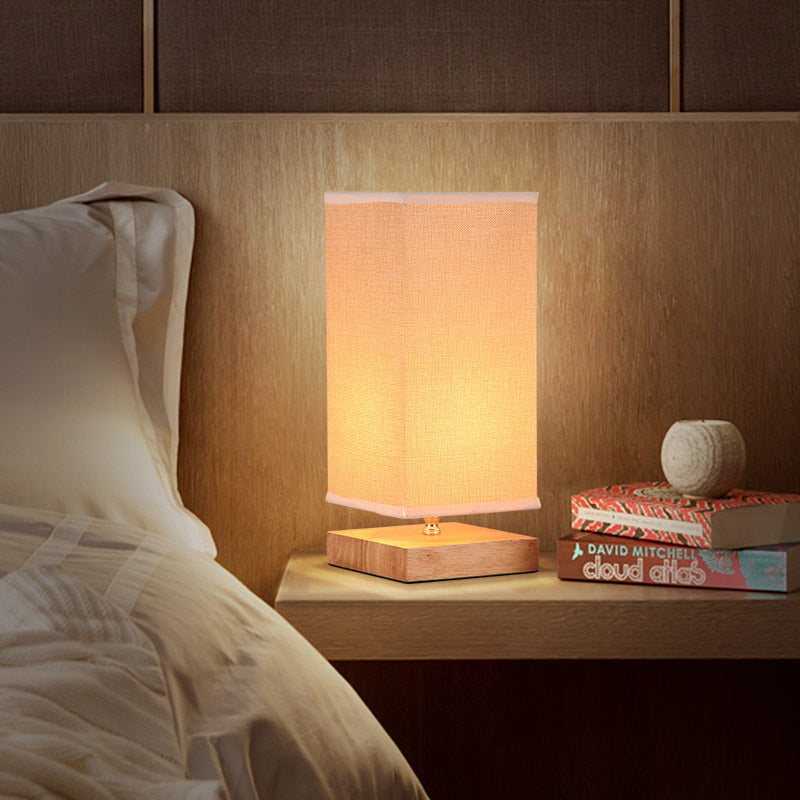 Lampada da tavolo rettangolare semplice in tessuto con illuminazione a 1 testa, lampada da comodino in beige con piedistallo in legno