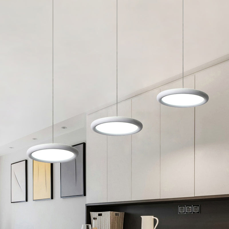 Zwart/wit dunne schijf Multi-licht hanger Minimale 3 lichten Acrylhangend plafondlicht in warm/wit licht over keukendinette