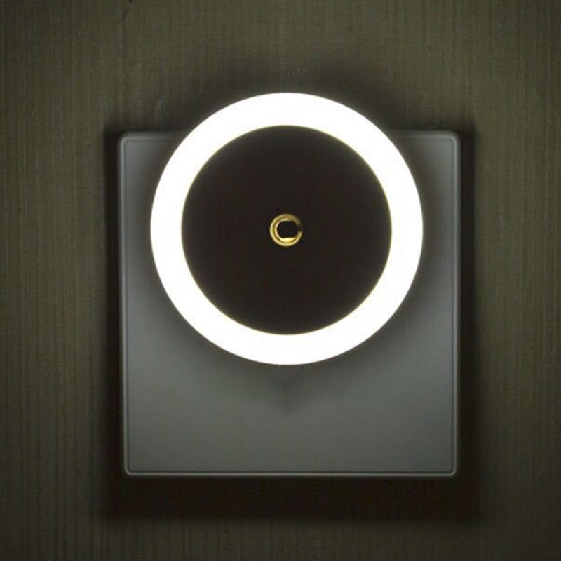 White Round Mini Nightlight Simple Plastic Plug in LED Wall Lighting for Corridor