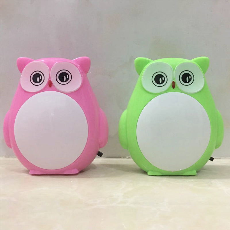 Owl Kids Room Mini Night Light Plastic Cartoon Plug-in LED Wall Lighting Ideas in Red/Green